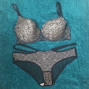 NWOT 36DD lingerie set